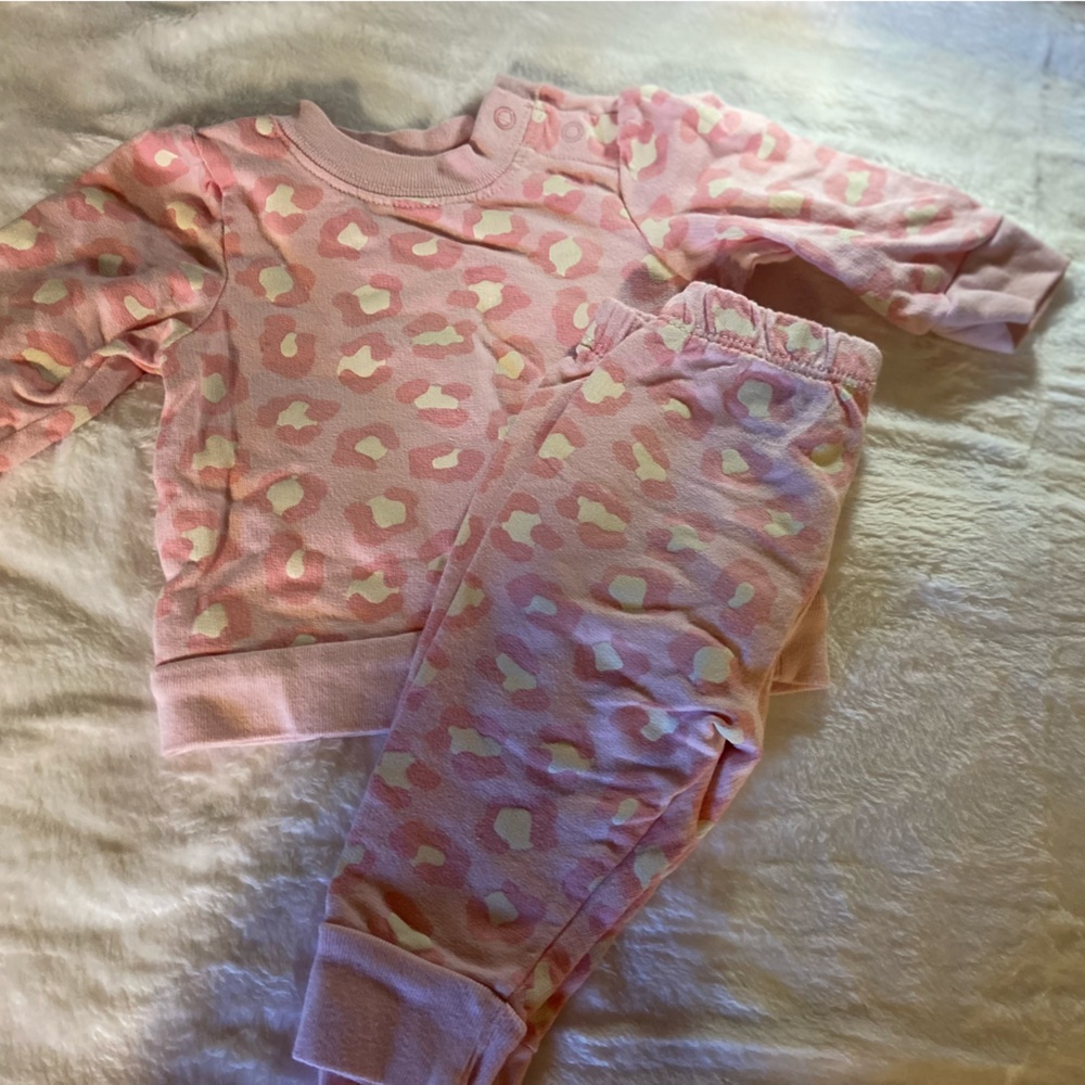 Bundles 0-3 pink cheetah outfit